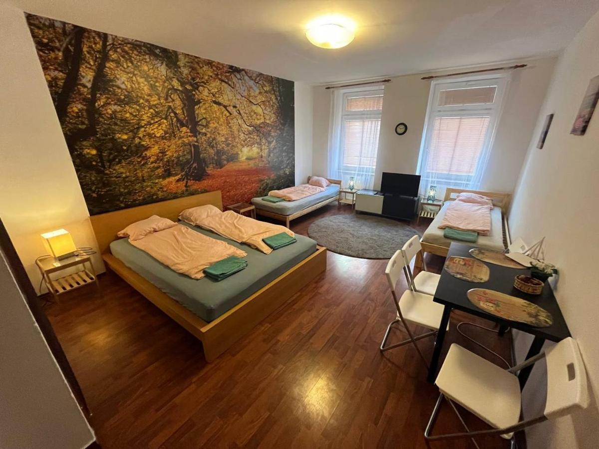 Apartments Spolkova Бърно Екстериор снимка