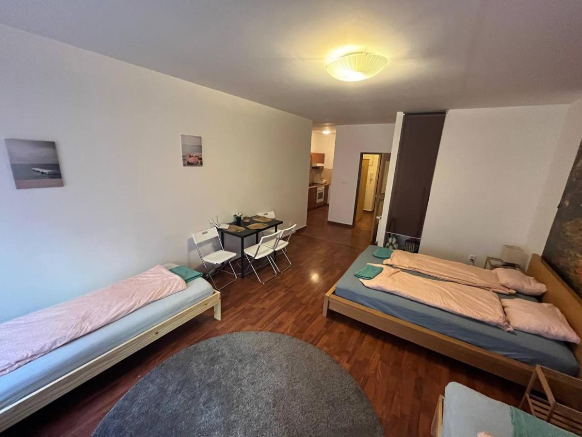 Apartments Spolkova Бърно Екстериор снимка